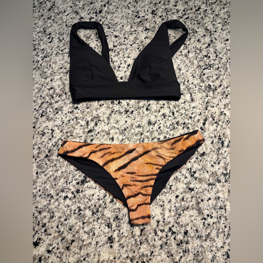 NWOT never worn RVCA/Volcom bikini